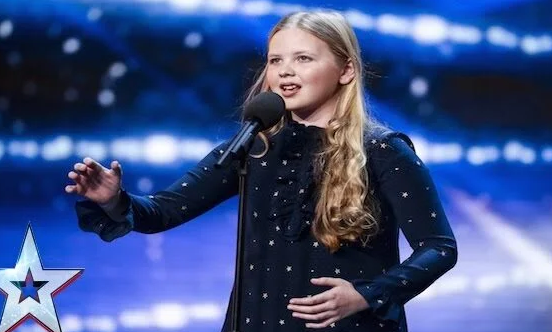 🤩🎶 One Performance Made Amanda Holden Smile Like Never Before! 💖✨ #AmericasGotTalent2016